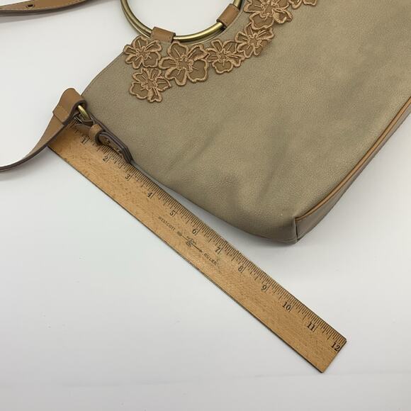 Elle & Jae Gypset Floral Detail Crossbody Purse Bag Brass Ring Handle Tan Beige - Picture 13 of 16